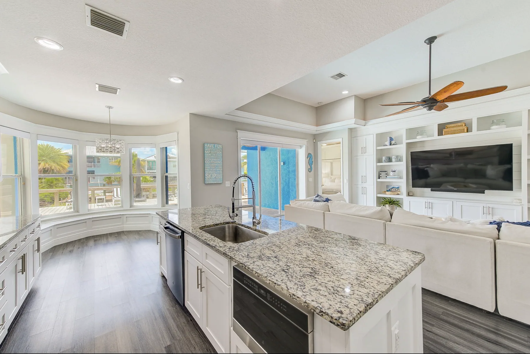 Isla Residence kitchen and enlarged island
