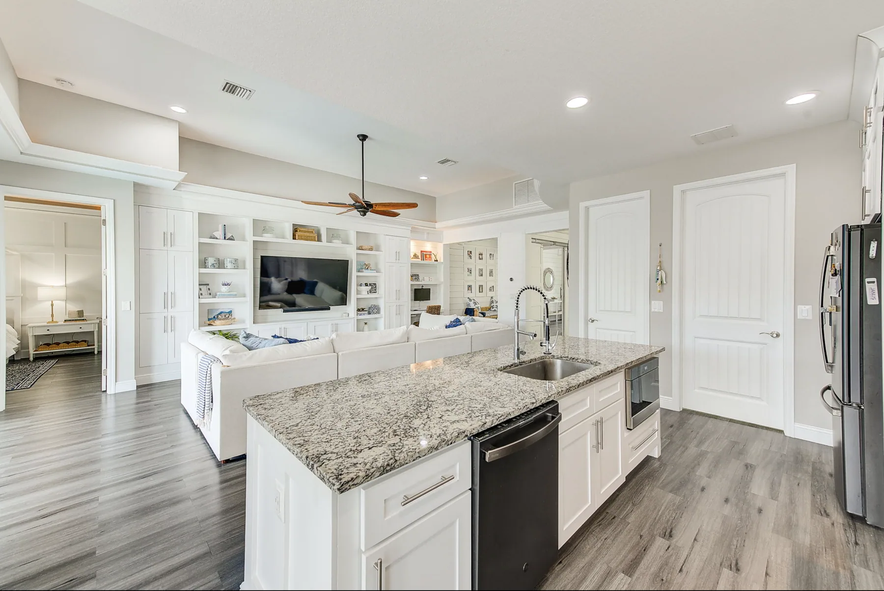Kitchen island and finishes