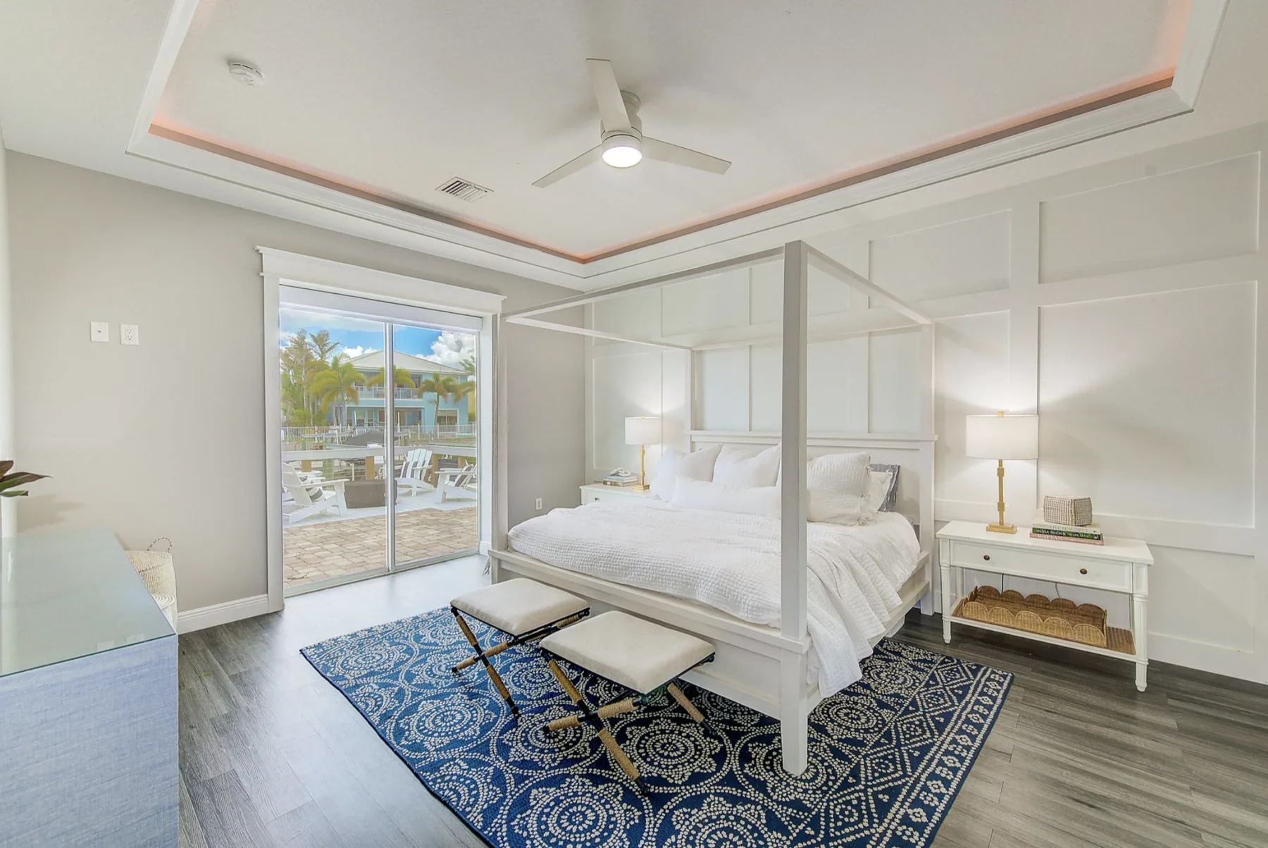 Isla primary suite