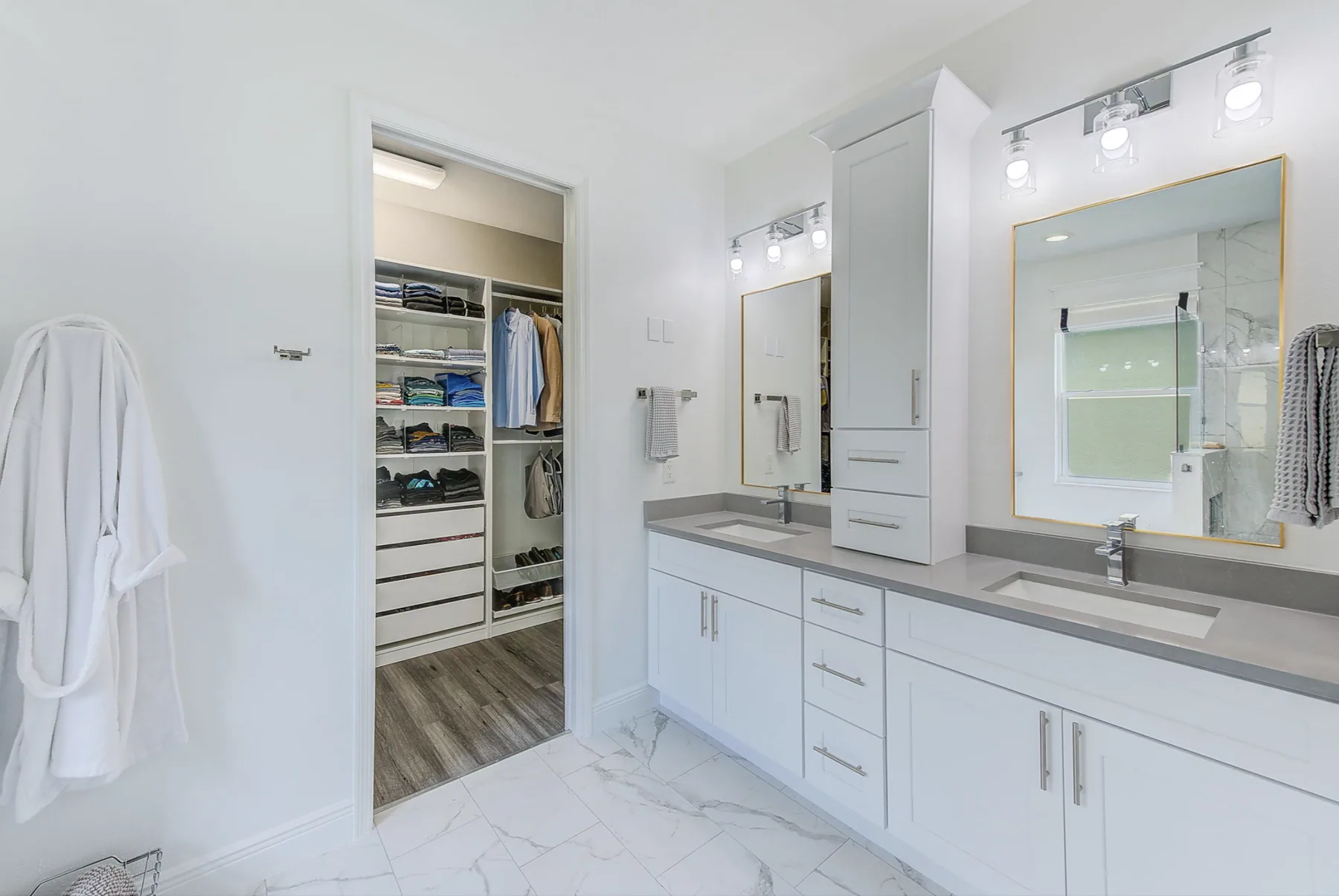 Isla bathroom vanity