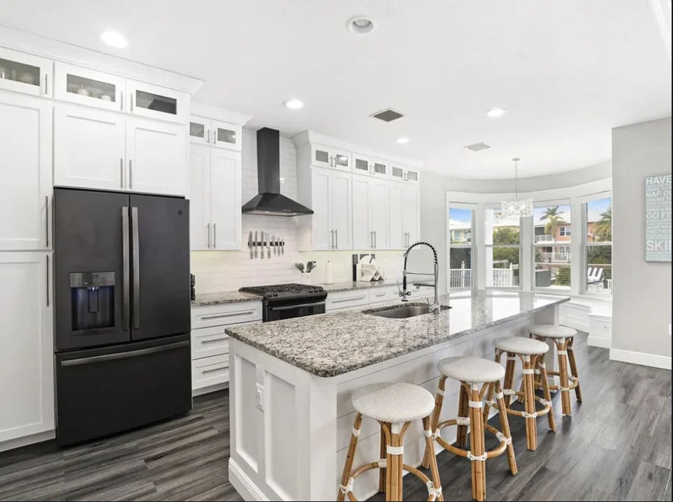Isla Residence kitchen and enlarged island