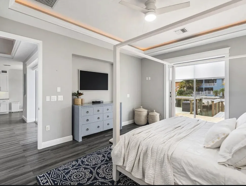 Isla primary suite