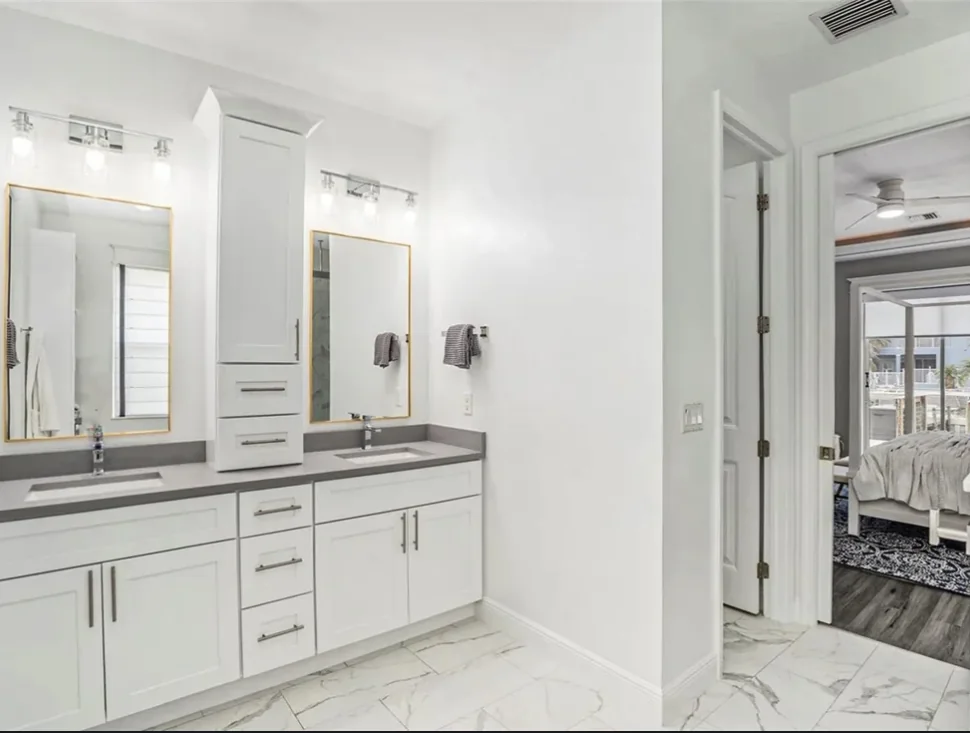 Isla bathroom vanity